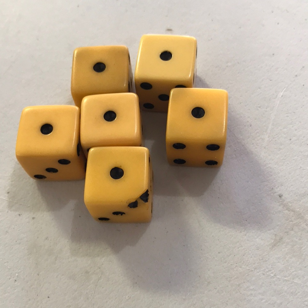 Vintage Bakelite Dice 6 in the set.